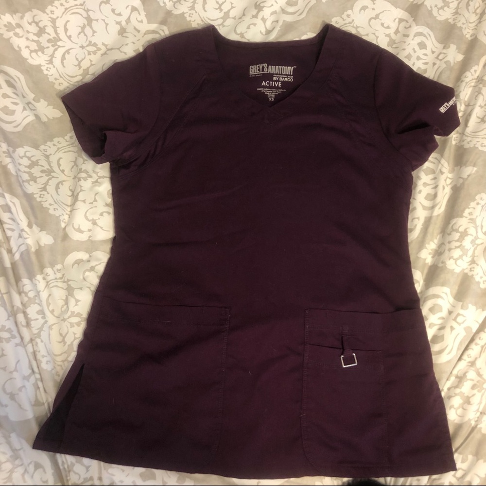 ✨ 2/$20 // Grey’s Anatomy by Barco // Scrub Top